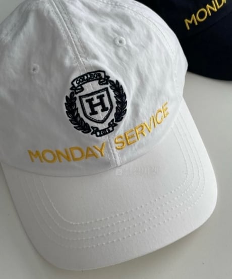 MONDAY SERVICE カレッジロゴ ベースボールキャップ