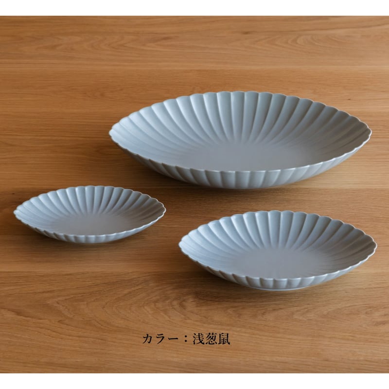 アンティーク骨董純銀製菊形台鉢（概数：口17㌢、高6㌢、底8㌢、重