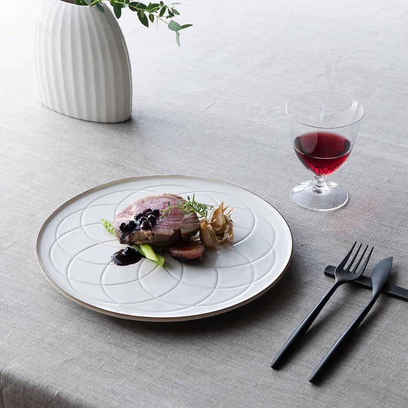 JICON ジコン 花彫平皿　大　輪文（わもん）渕錆・白 2枚セット 花彫平皿 大 輪文（わもん） | JICON 磁今 オンラインショップ