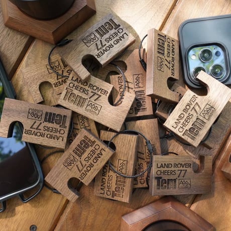 LAND ROVER CHEERS77×Tem×atomdesign "PHONE STAND KEY HOLDER"