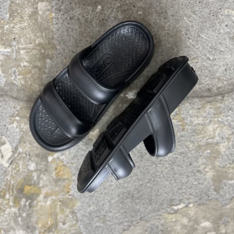 CARIGA "W Strap Sandals"