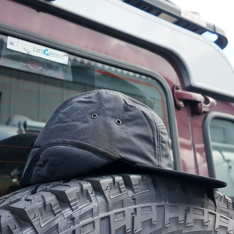 LAND ROVER CHEERS77×Tem "Earflap camp cap"