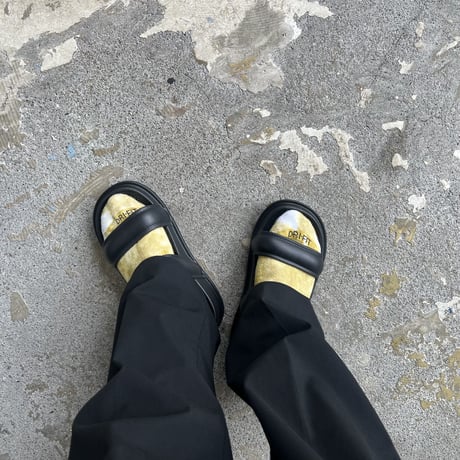 CARIGA "W Strap Sandals"