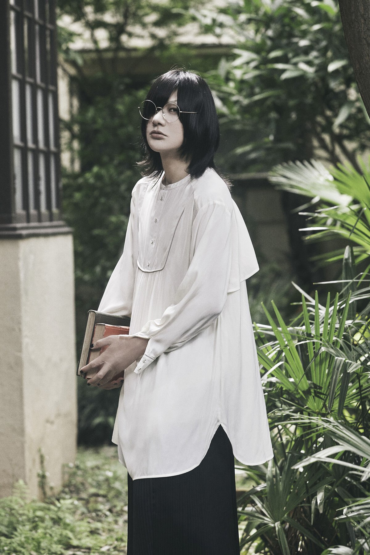 sanbika” back flare piping blouse white (2size...