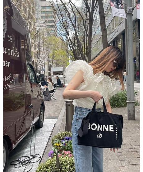 "BONNE"  tote bag black