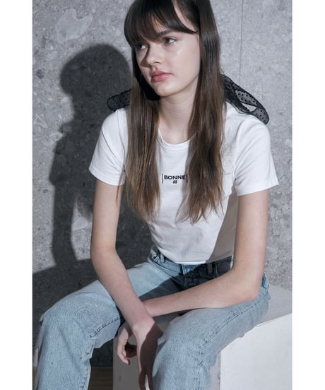 back ribbon "BONNE" logo tee