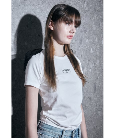 back ribbon "BONNE" logo tee