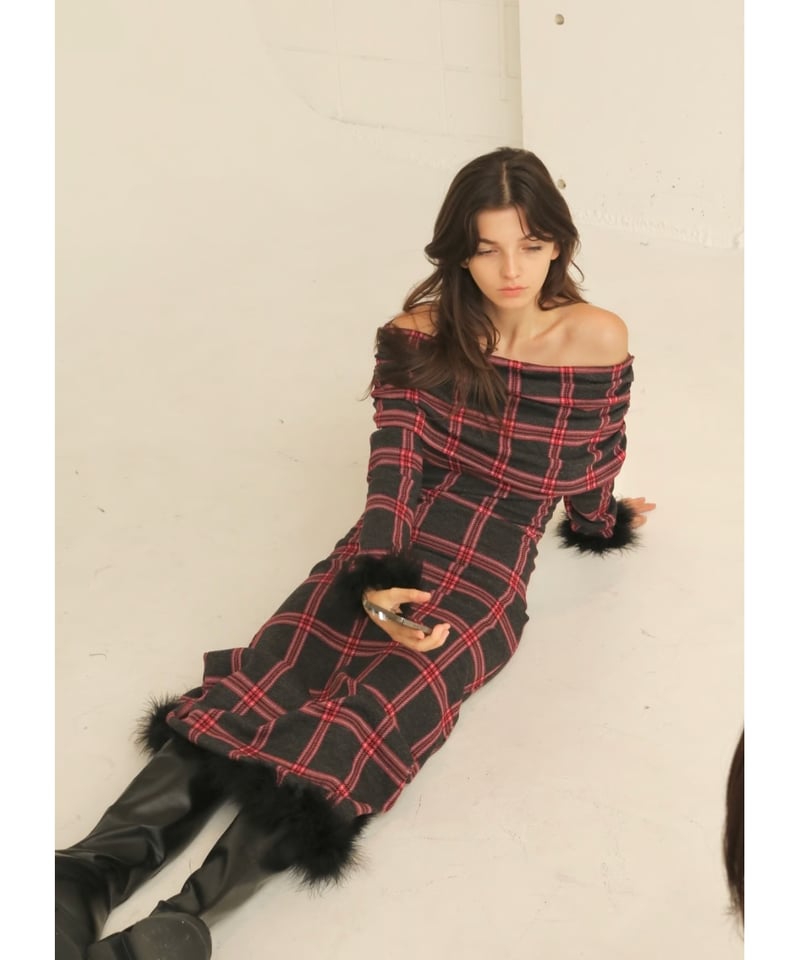 off shoulder fur one-piece grayxred | BONNE