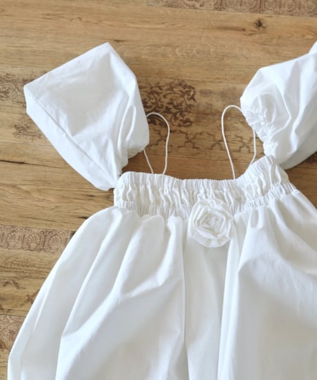 4way rose balloon one-piece white