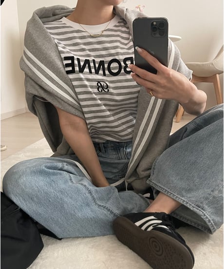 BONNE tee gray border