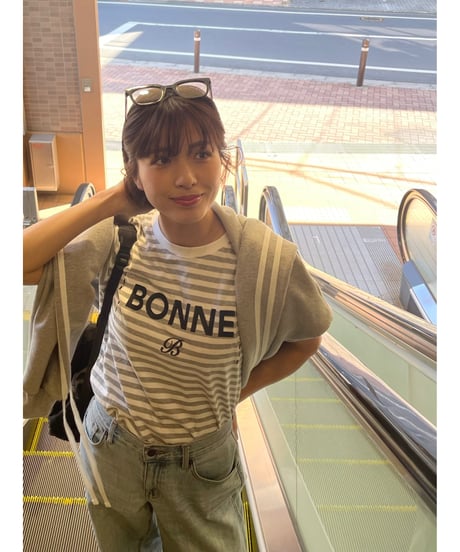 BONNE tee gray border