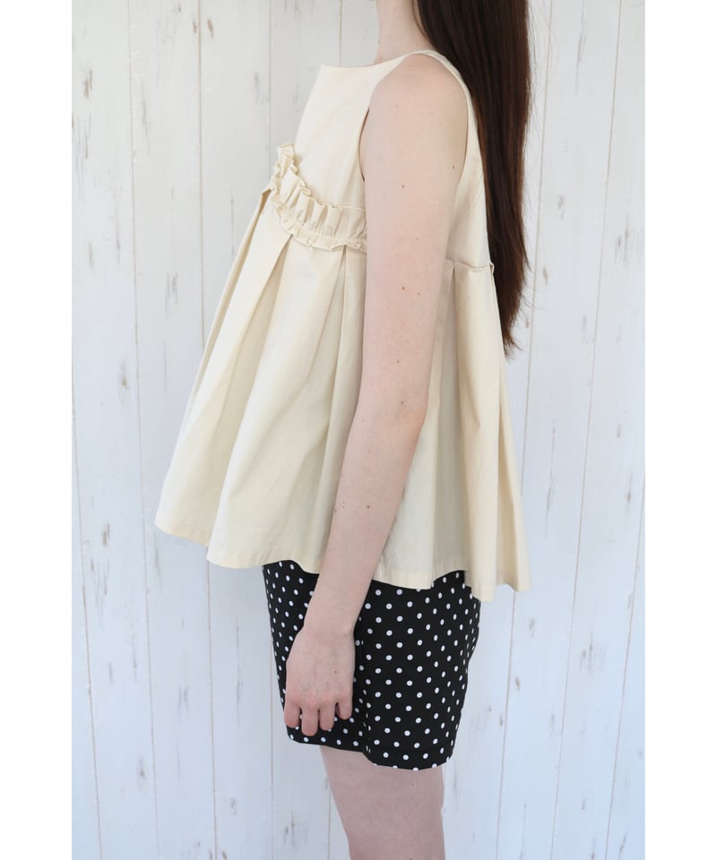 wave frill pleats tops beige | BONNE