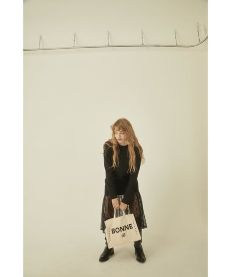 BONNE embroidery lace onepiece black