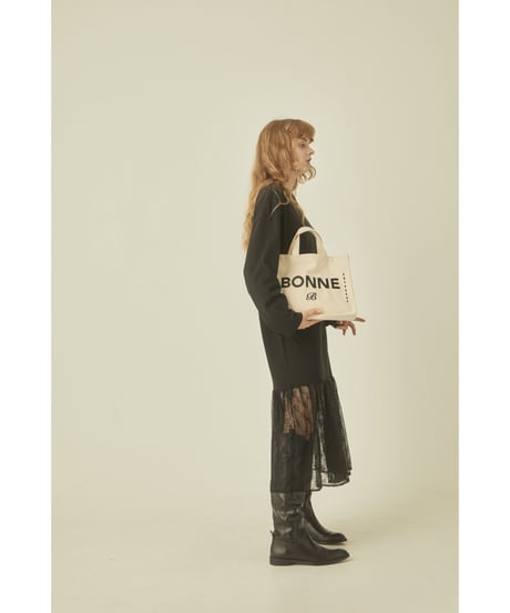 BONNE embroidery lace onepiece black