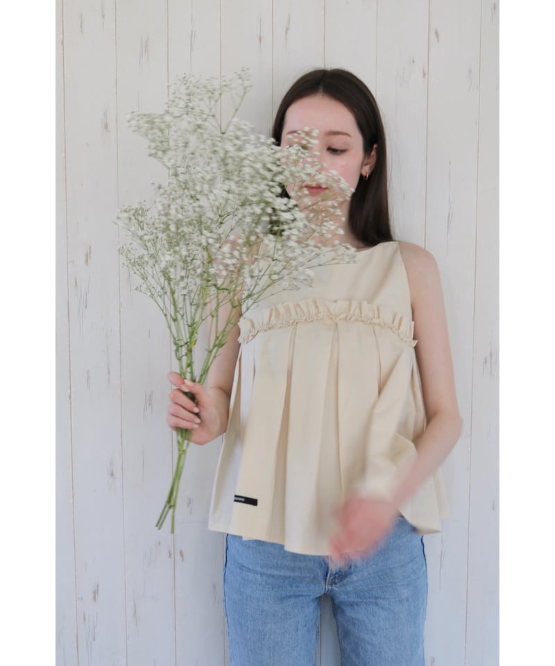 wave frill pleats tops beige | BONNE