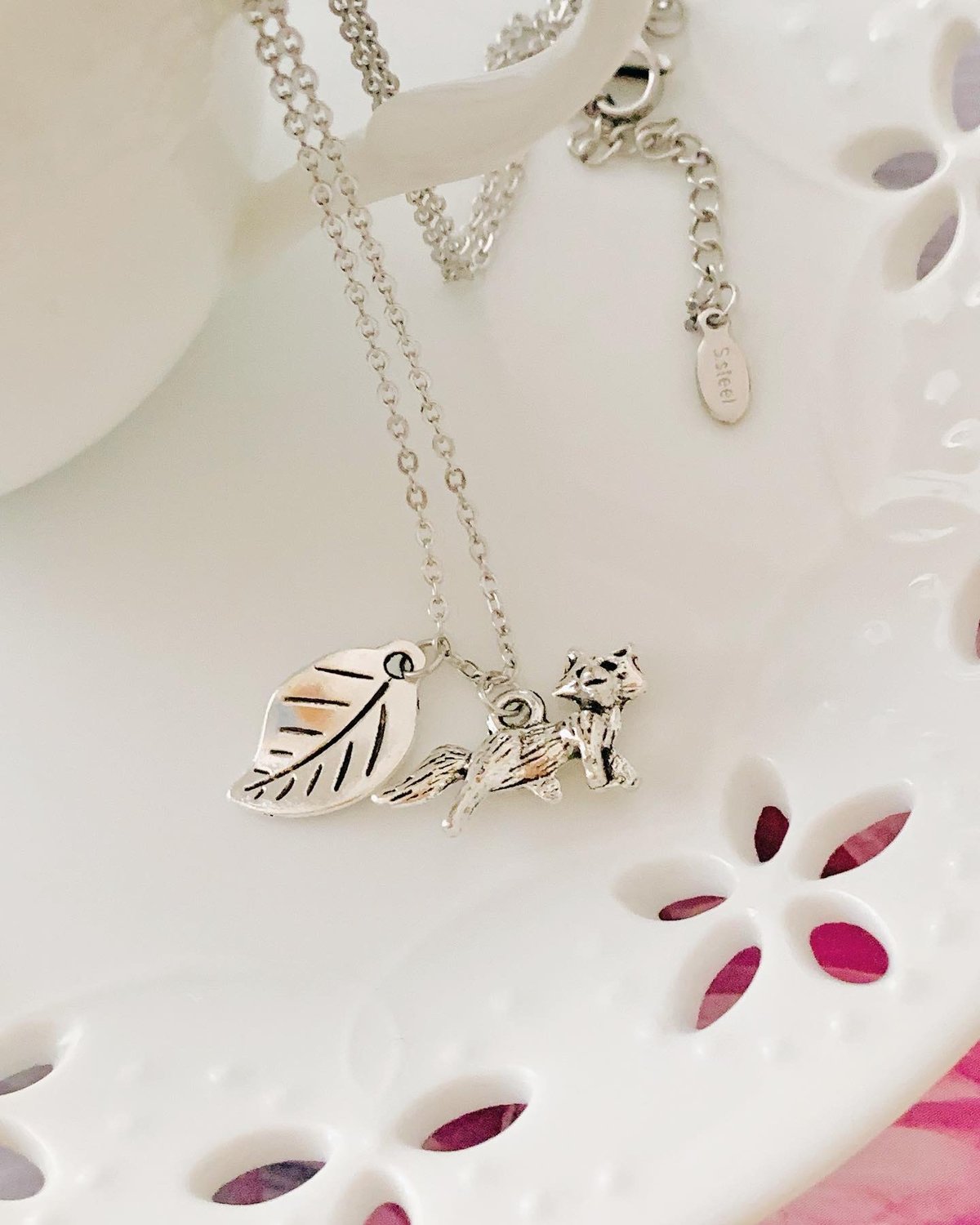 きつねとリーフのネックレス（キツネネックレス） | dino-world