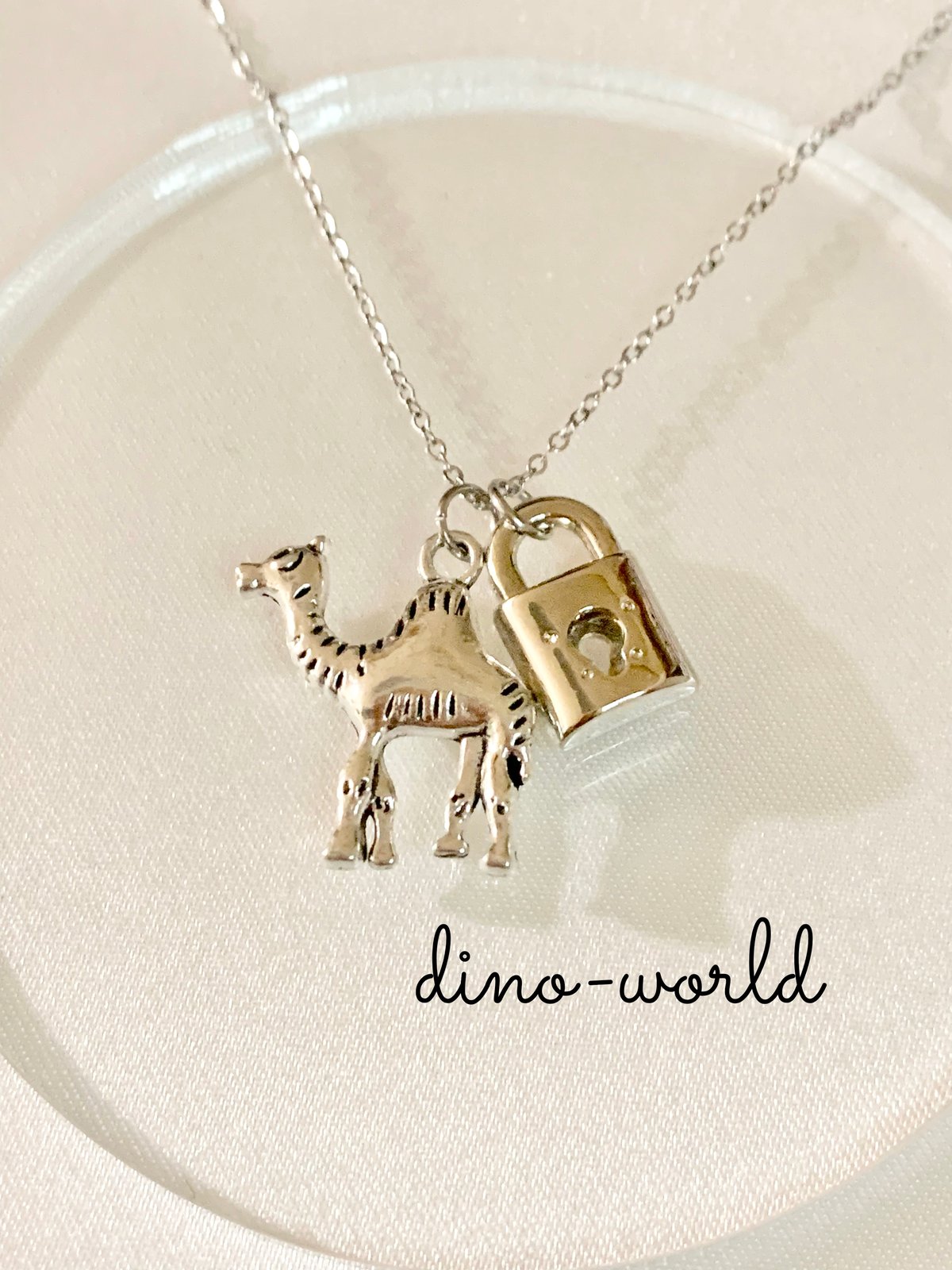 アンティークデザイン 南京錠チャーム付き Camel Necklace （ラクダ