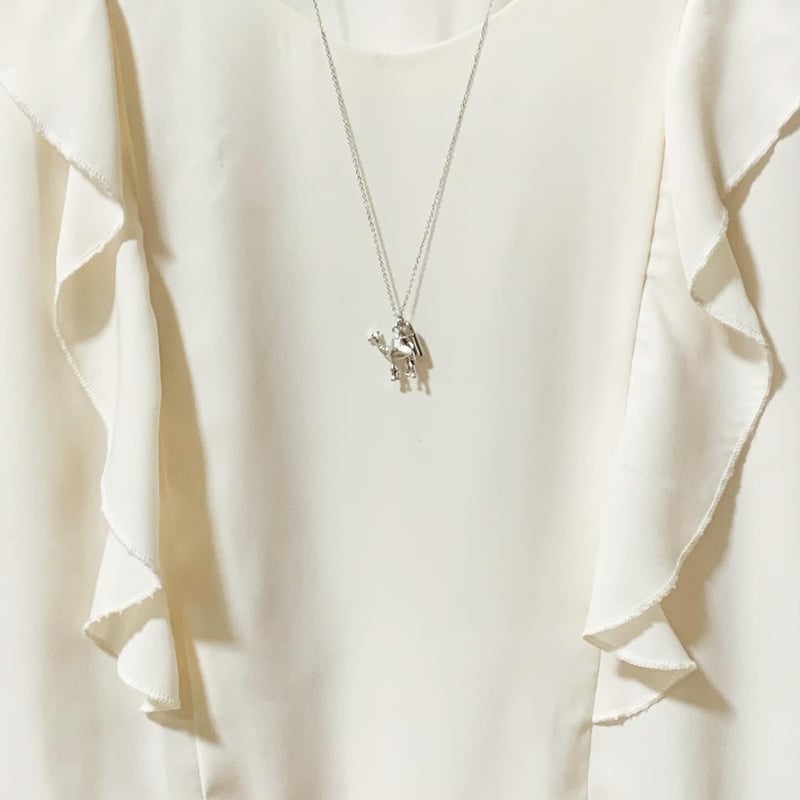 ラクダ　モチーフ ネックレス ゴールド ペンダントトップ サージカルステンレス ラクダモチーフのペンダント