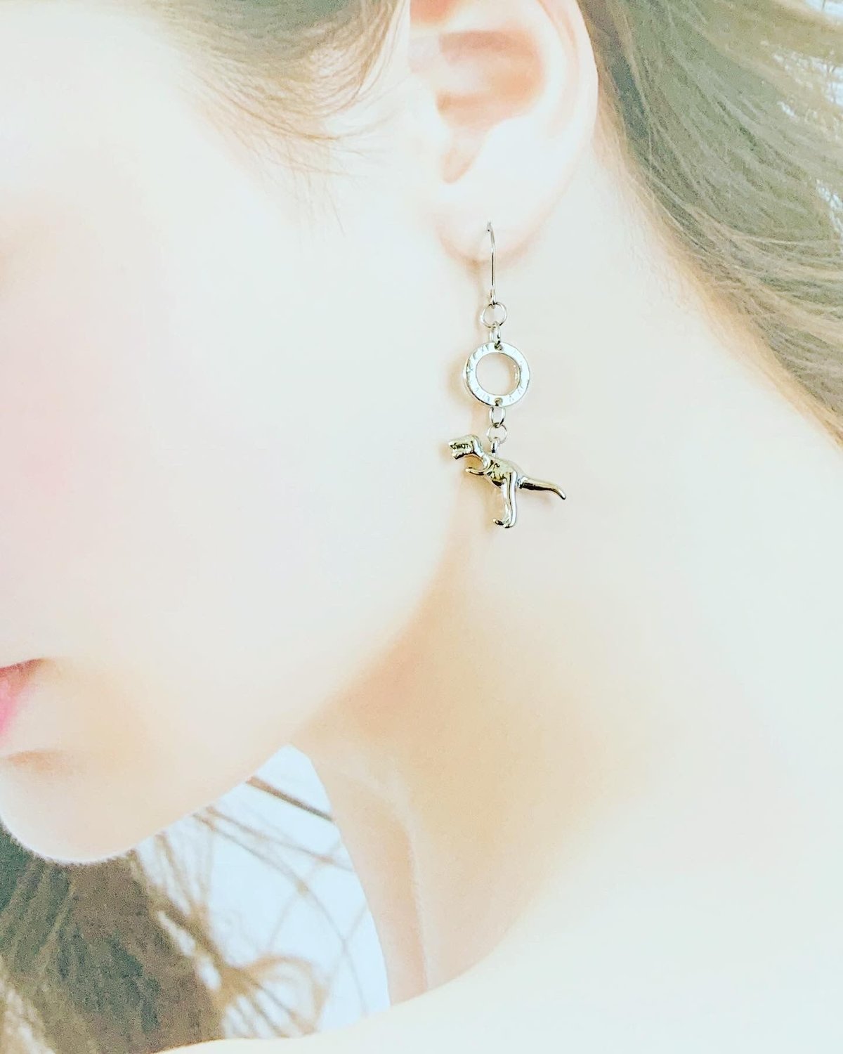 Sport b.★Dino 恐竜 ピアス ☆agnes b. アニエスベー Sport b. 恐竜 ロゴ ピアス 片耳