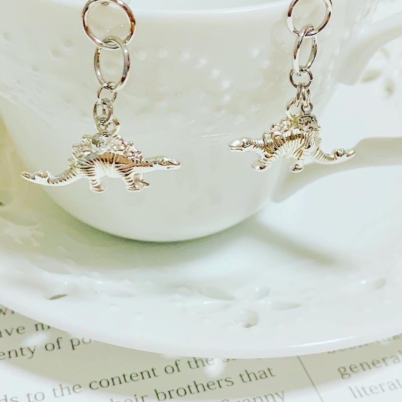 ダブルリング付き ステゴサウルスピアス | dino-world