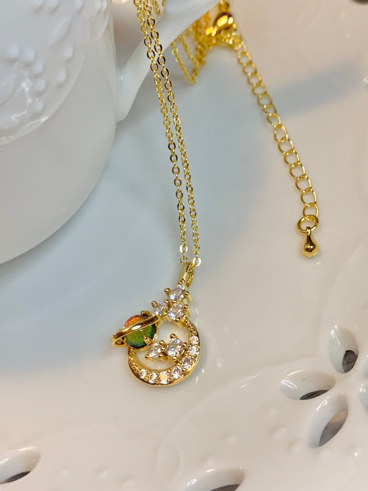 CZダイヤ 月＆土星・星々の輝きネックレス （土星と月の