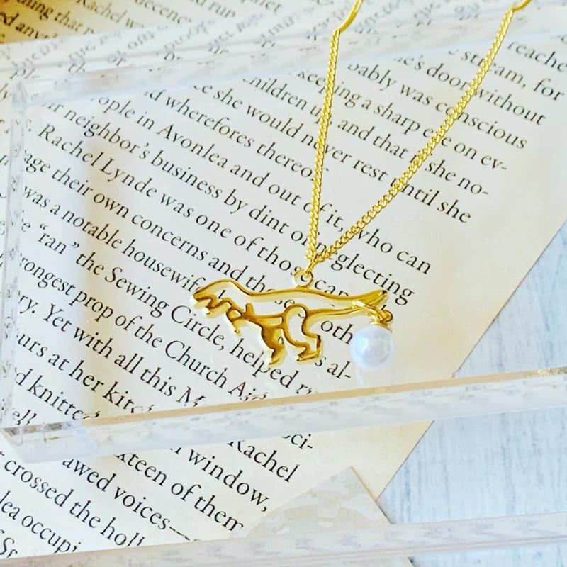 K16gp パール付き 恐竜シルエットネックレス（ティラノサウルス