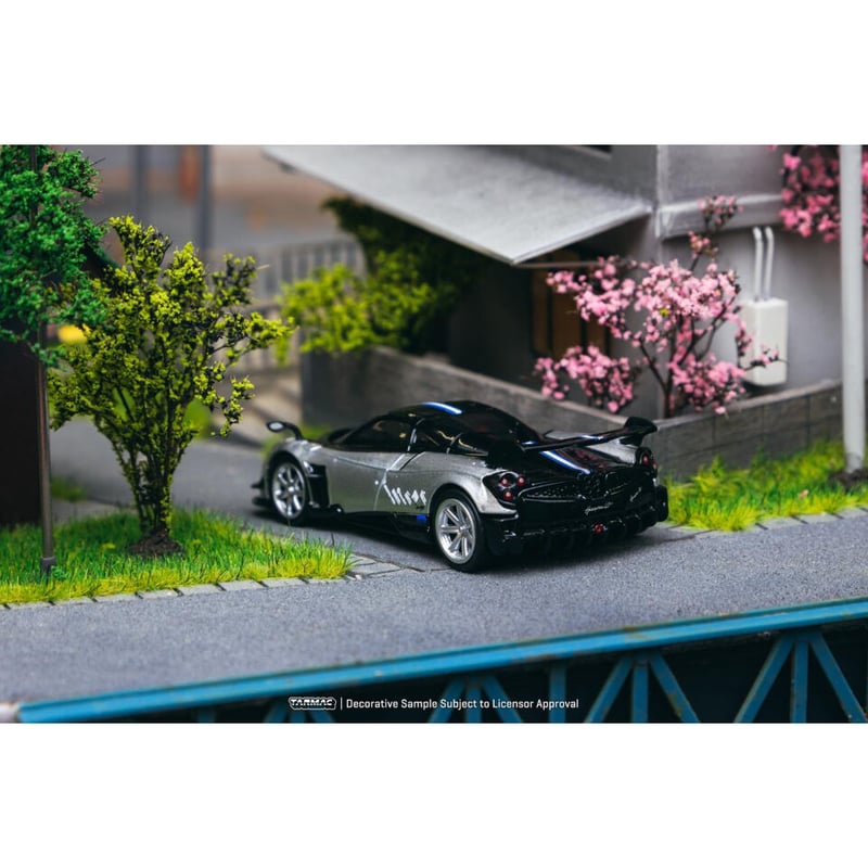 Tarmac Works 1/64 パガーニ ウアイラ BC Grigio Mercurio