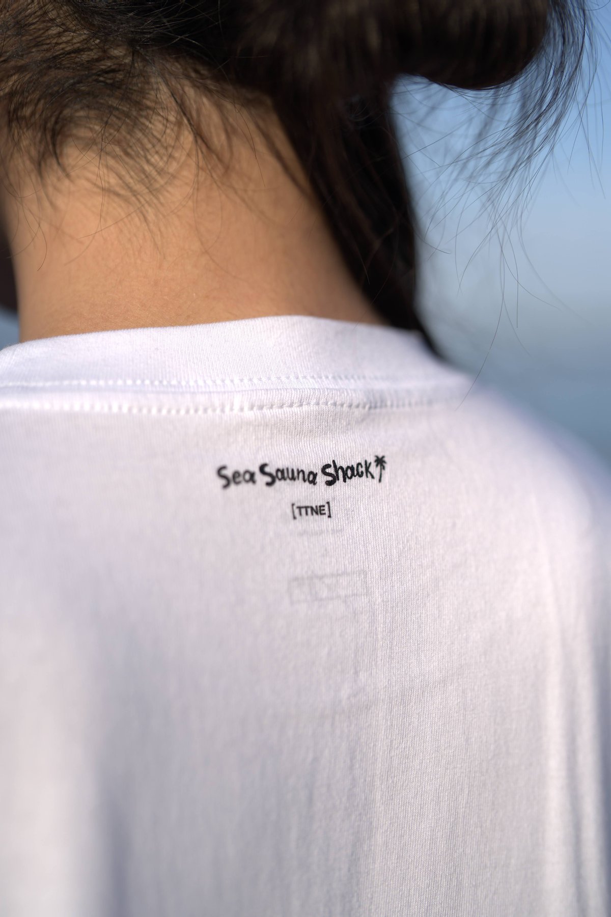 SaunnerロゴTシャツホワイト（TTNEコラボ） | SeaSaunaShack STORE