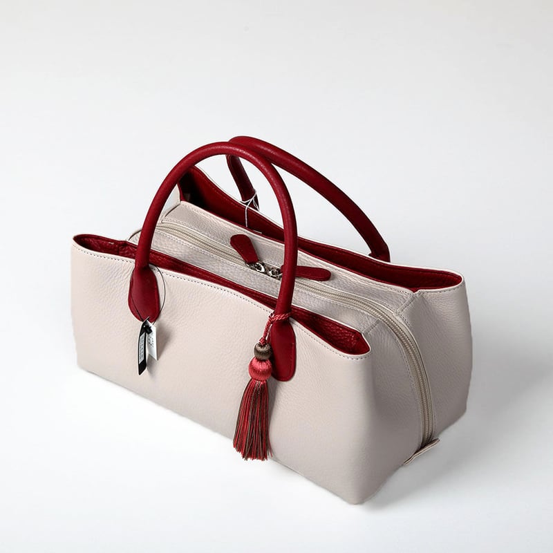 【Richard Avedon: Relationships】シュリンク包装新品 Kora コラ メタリックアクセントムーンバッグ - チョコレート