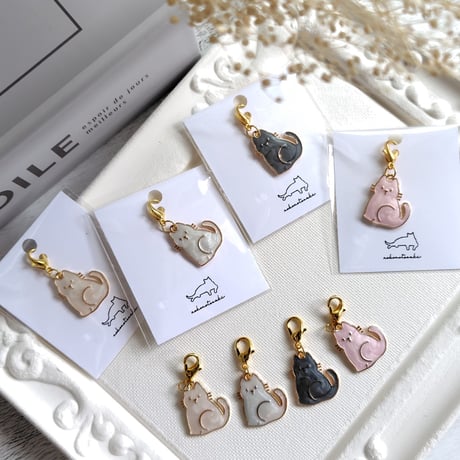 1109 - 2】摘ままれにゃんこのキーホルダー／ペンダント 1109 - 2