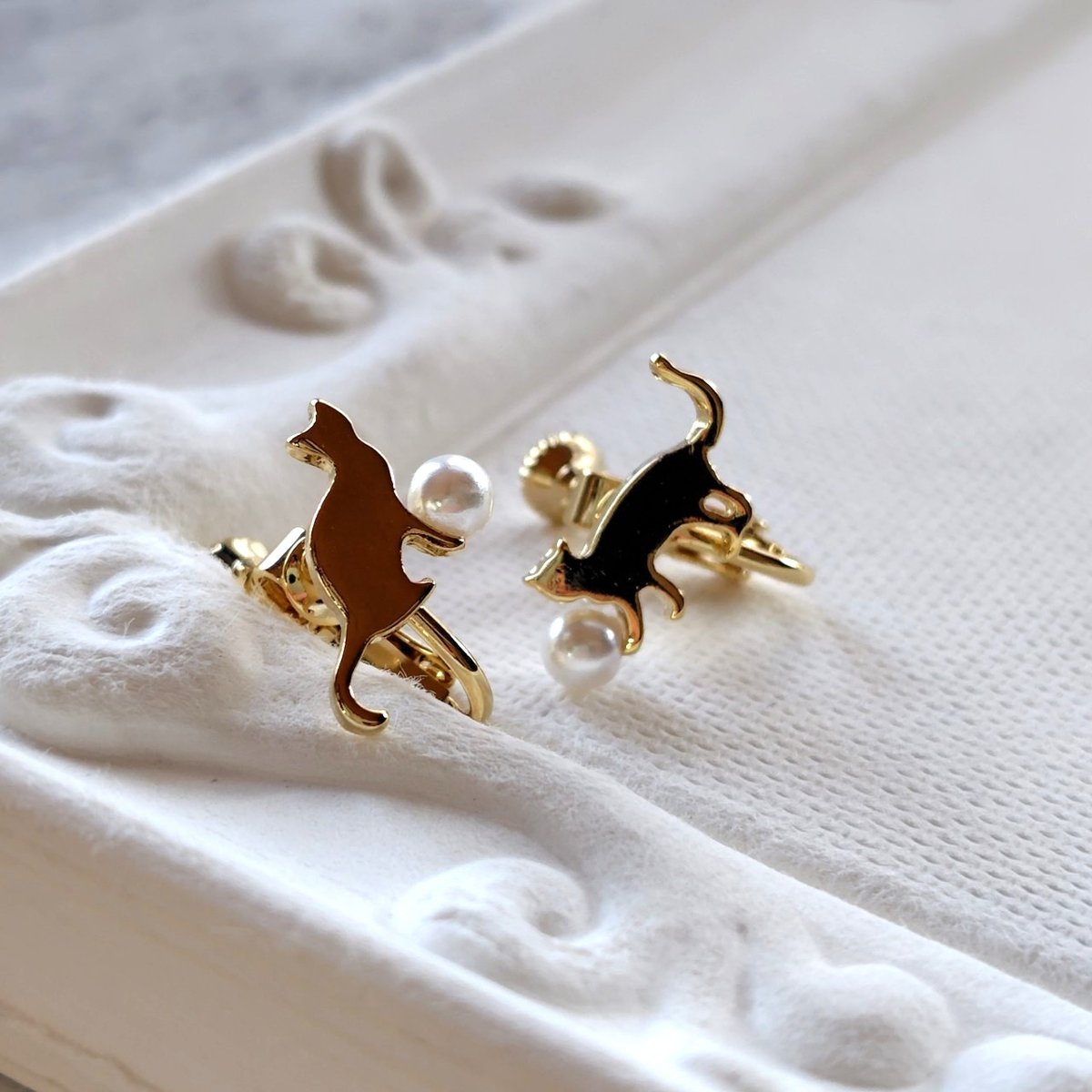 猫モチーフ　パール　イヤリング パール&ぷちネコイヤリング | 猫雑貨専門店 猫の手さき