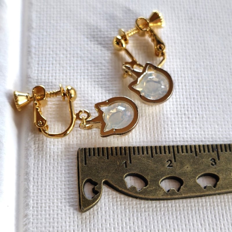 猫顔 ゴールドフレームイヤリング | 猫雑貨専門店 猫の手さき