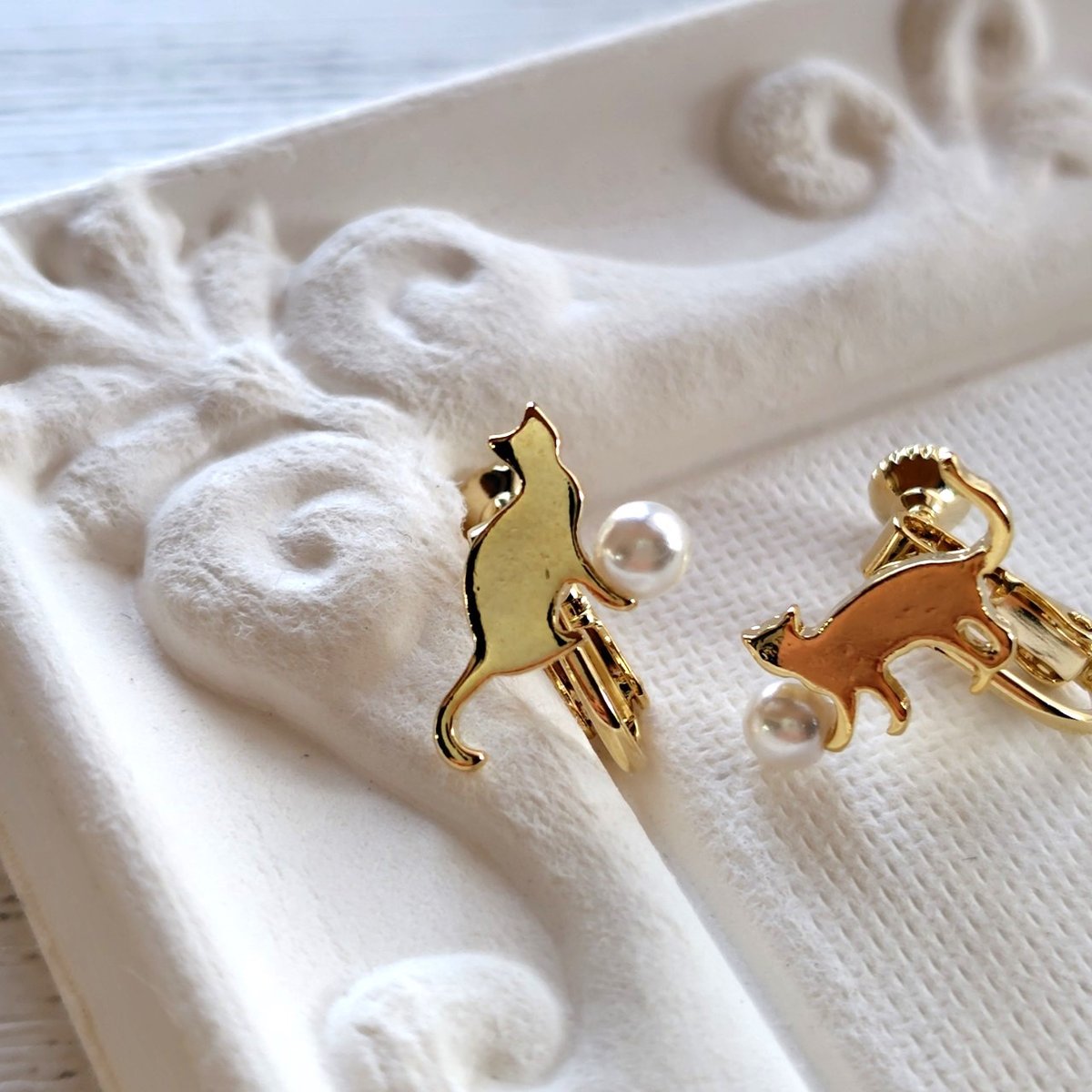 猫モチーフ　パール　イヤリング パール&ぷちネコイヤリング | 猫雑貨専門店 猫の手さき