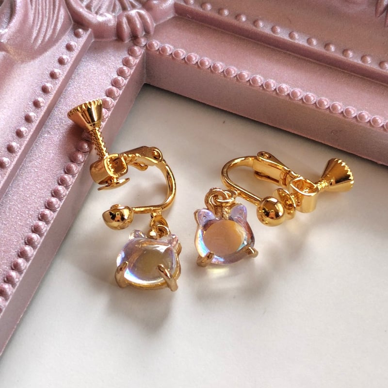 ほんのりピンク猫のイヤリング | 猫雑貨専門店 猫の手さき