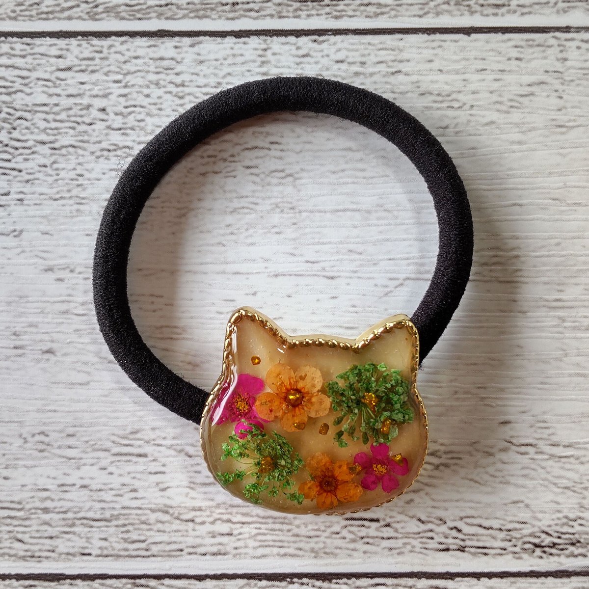 グリーンホワイト猫ちゃんレジンヘアゴム ポニーフック変更可能。 グリーンホワイト猫ちゃんレジンヘアゴム ポニーフック変更可能