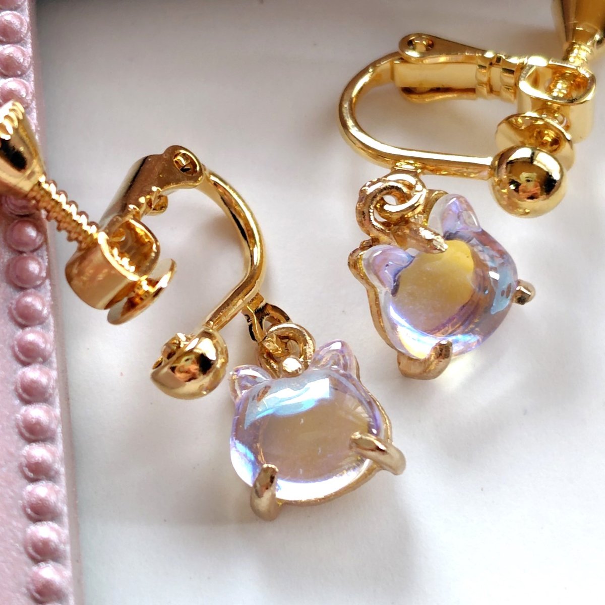 ほんのりピンク猫のイヤリング | 猫雑貨専門店 猫の手さき