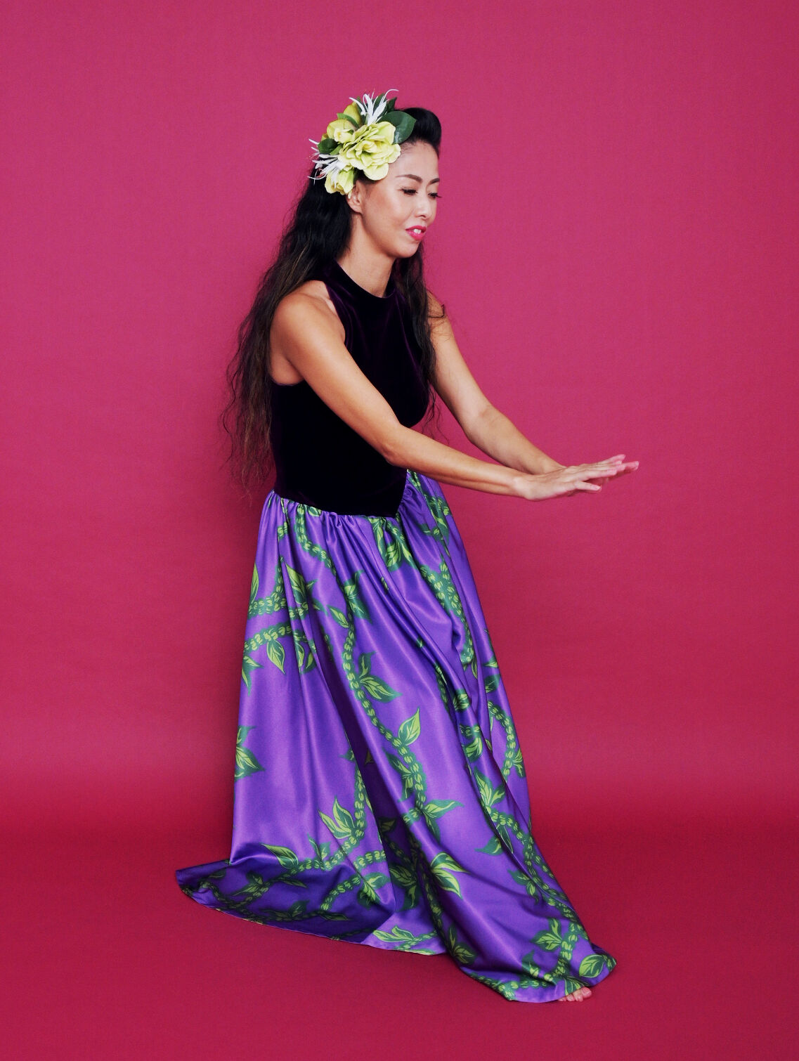 【フラダンス用衣装 美品 日本製】パープル オールベロアサテン ハワイアンドレス