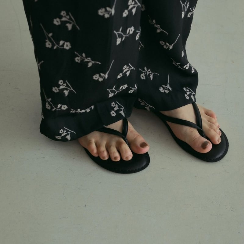 anuke】Ecoleather Tong Sandals | Radiant MUSE 本店