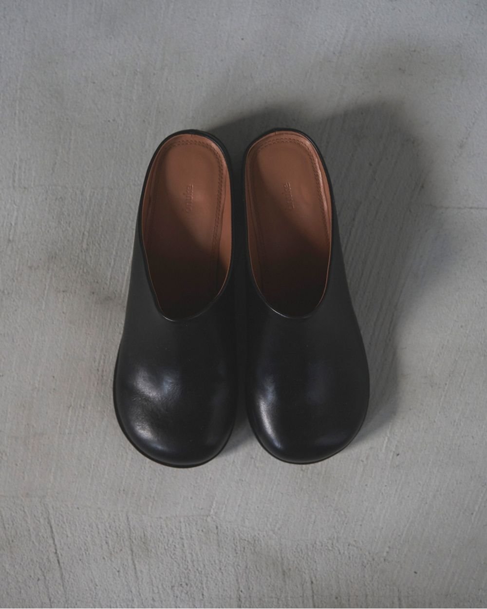 [美品]anuke Ecoleather Heel Slip-ons 36 anuke】Ecoleather Heel Slip-ons | Radiant MUSE 本店