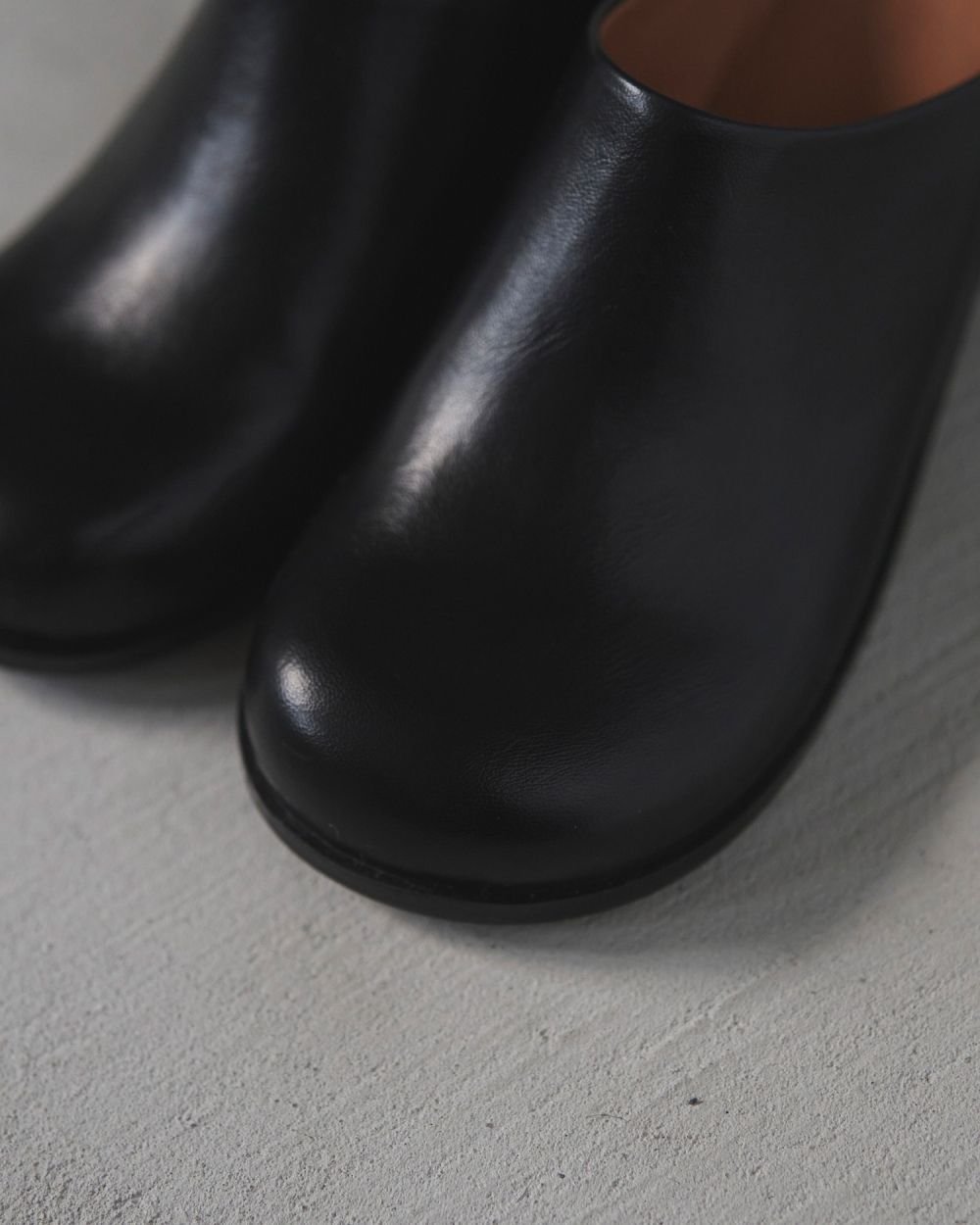 anuke】Ecoleather Heel Slip-ons | Radiant MUSE 本店