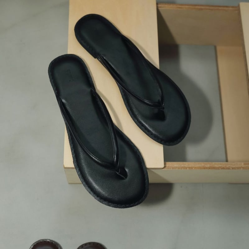 anuke】Ecoleather Tong Sandals | Radiant MUSE 本店