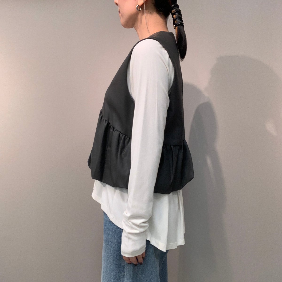 ❤️あき❤️ CYAN TOKYO ヴィーガンレザーバルーンギャザーベスト CYAN TOKYO】ヴィーガンレザーバルーンギャザーベスト | Radiant MUSE 本店