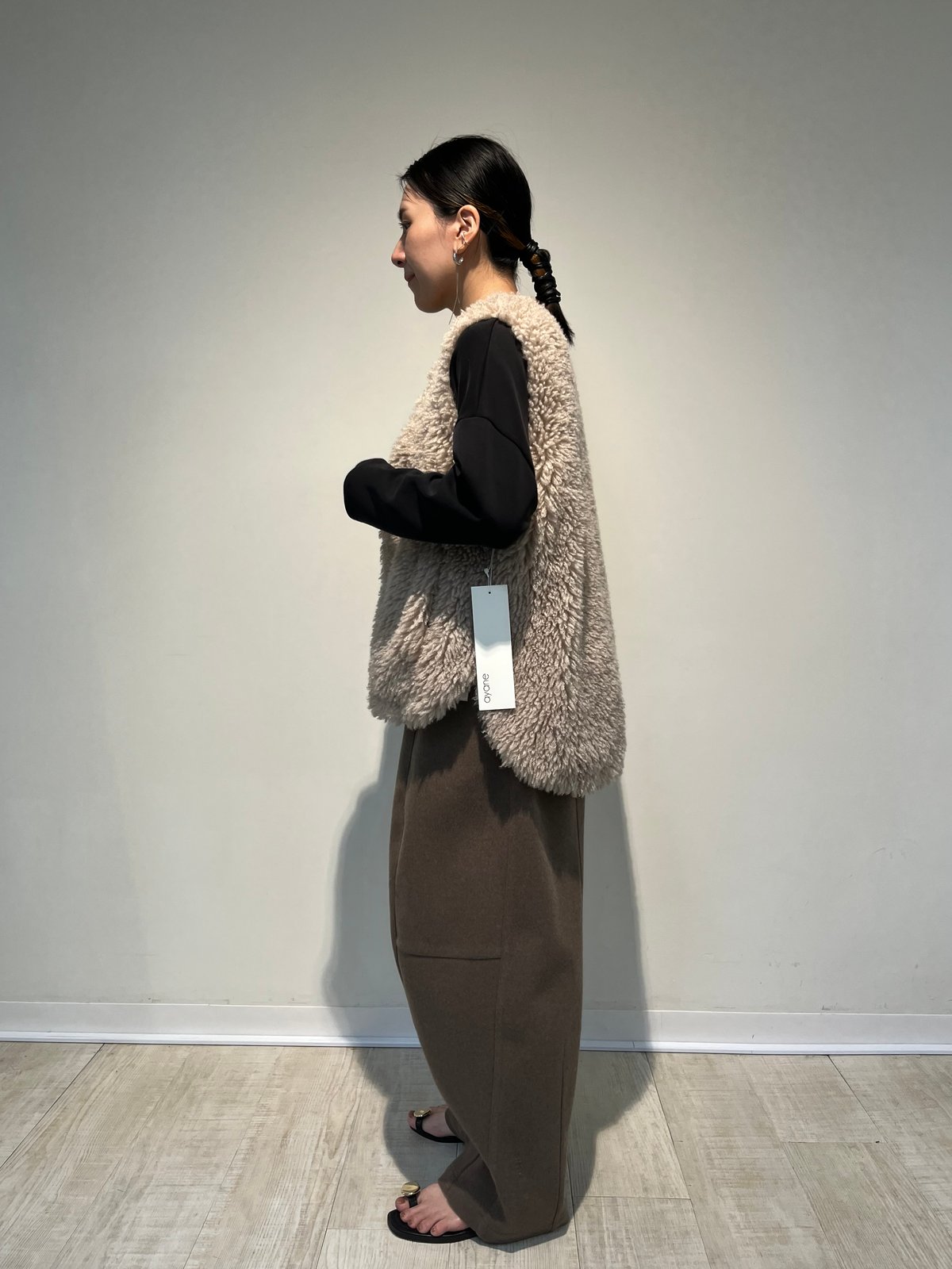 アヤン ayane プードルファーベストBK ayane 】 プードルファーフーデッドベスト（873820） | LARACROFT