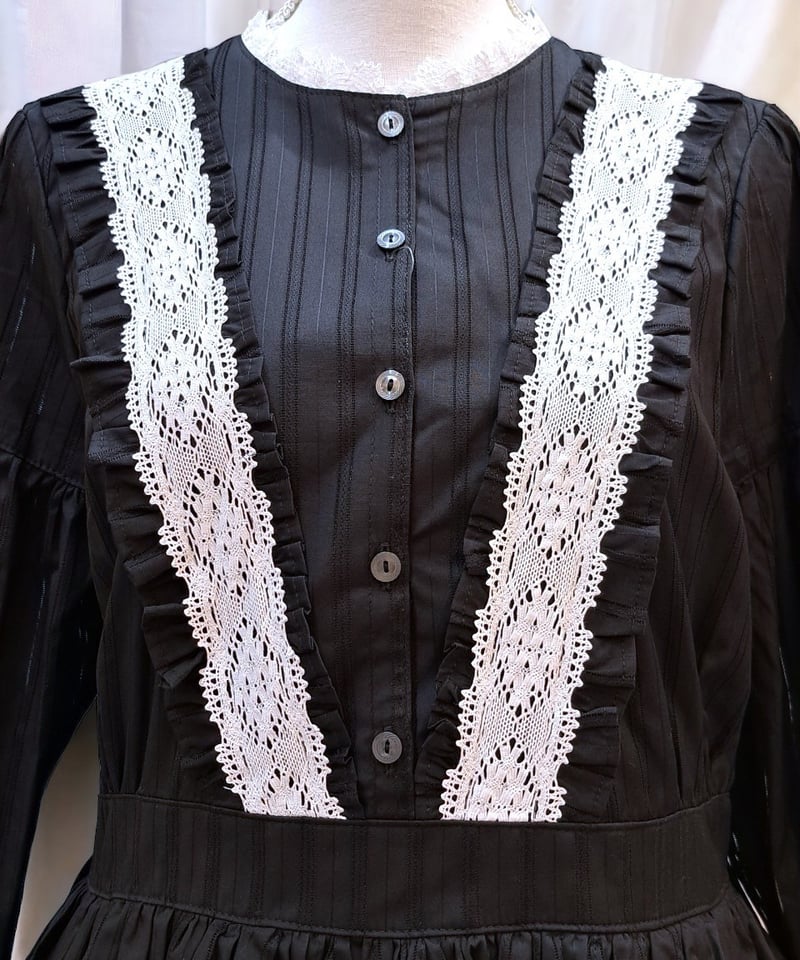 トーションレース付きワンピース（BK×WH） | Perla nell' ostrica