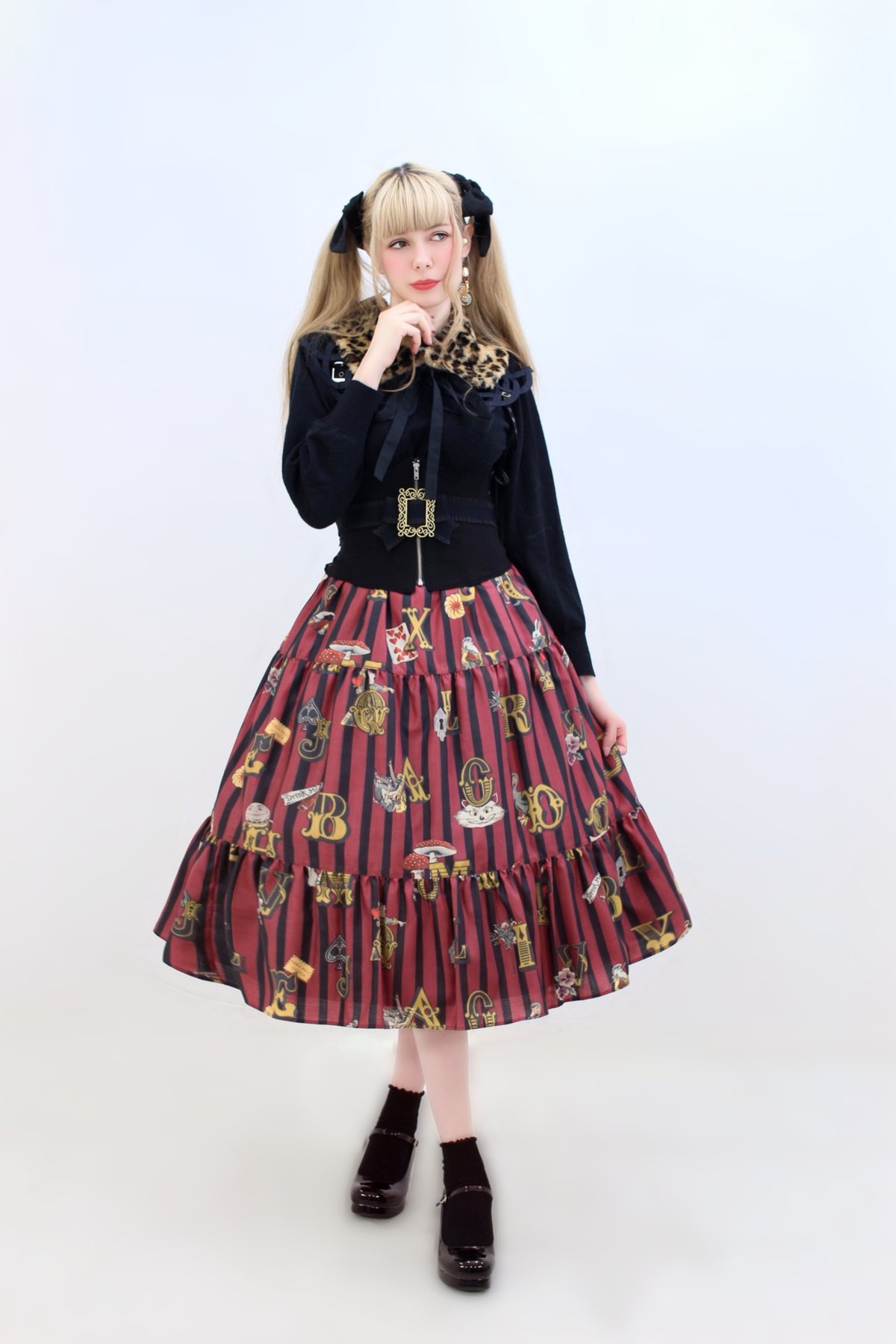 Alice in Wonder Glyph Skirt（Red） | Perla nell'