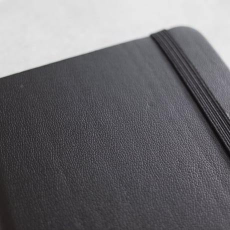 A6ブラックハードカバーノート 50枚　×10冊　4906327900077