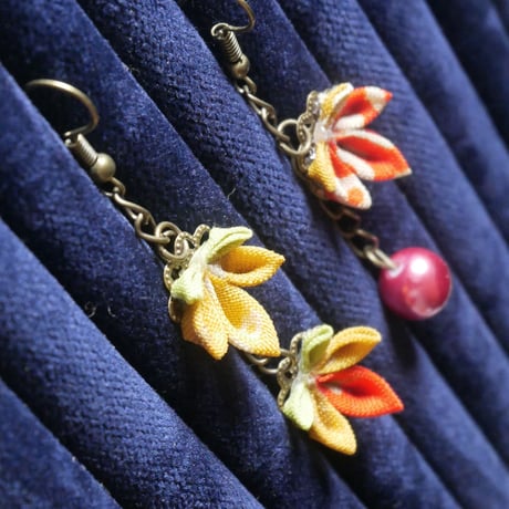 [限定]つまみ細工　紅葉　チェーンピアス