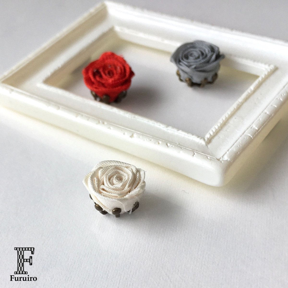 3色＊つまみ細工 薔薇 極小 ピアス | Furuiro ふるいろ -KYOTO-