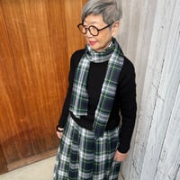 【No.17】受注品★冬が楽しいスカート★初代★国産ウール、尾州で織られた最高級タータンチェック【ドレスゴードン】でお仕立ていたします。緑紺青✖️白×黄色のチェック★マフラー付きになりました！