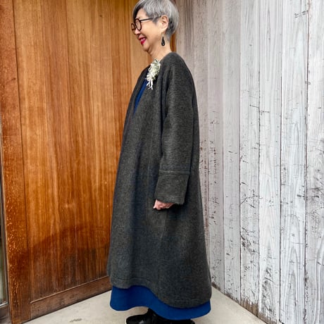 【受注品26'コート No.3 寒い日もドレスのようなコートで温かい幸せ^ ^  ウール100%のカシミヤ配合の毛並みがある四角コート、セミオーダー品、今だけ仕上がり1週間、グレー】